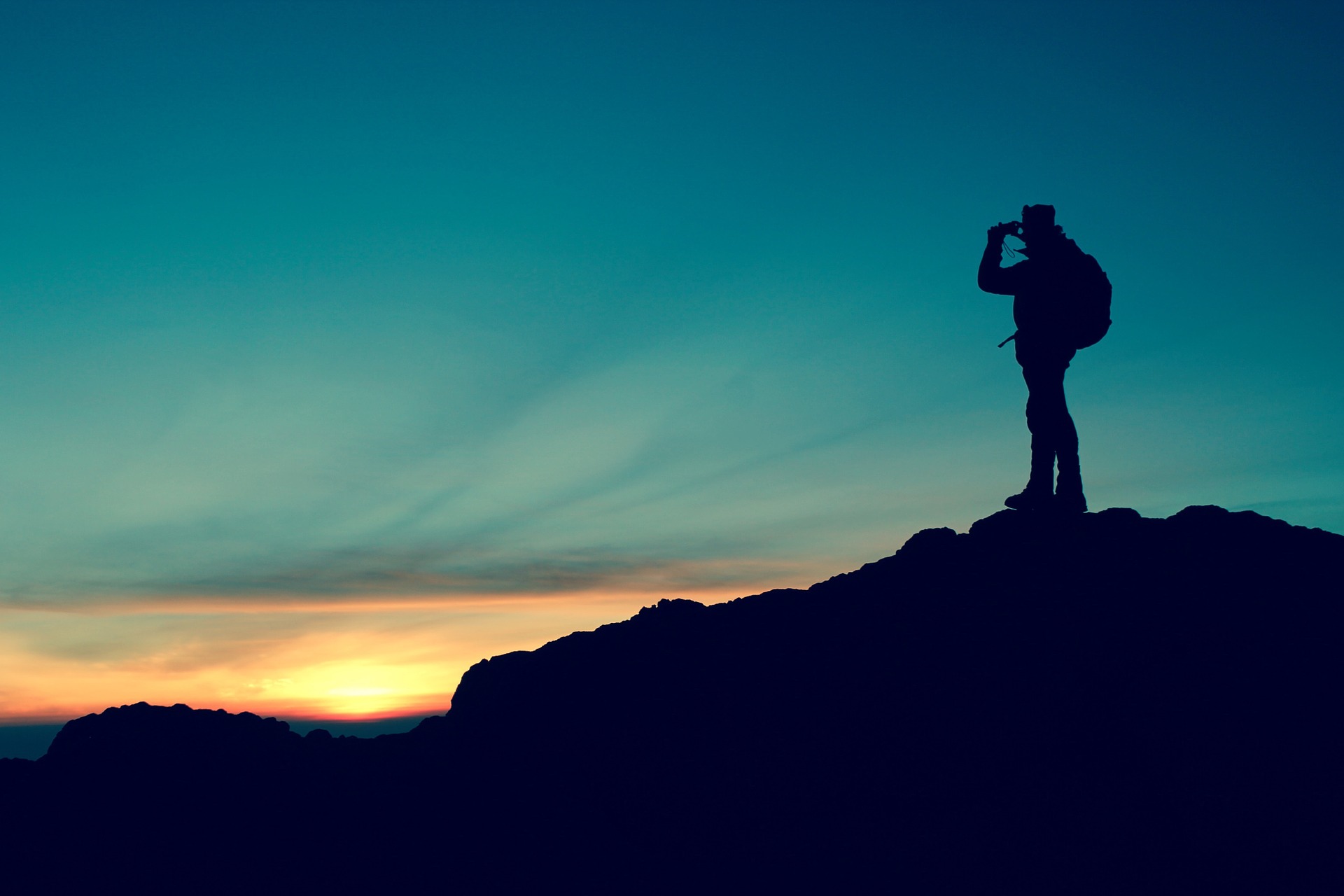 hiker-984083_1920