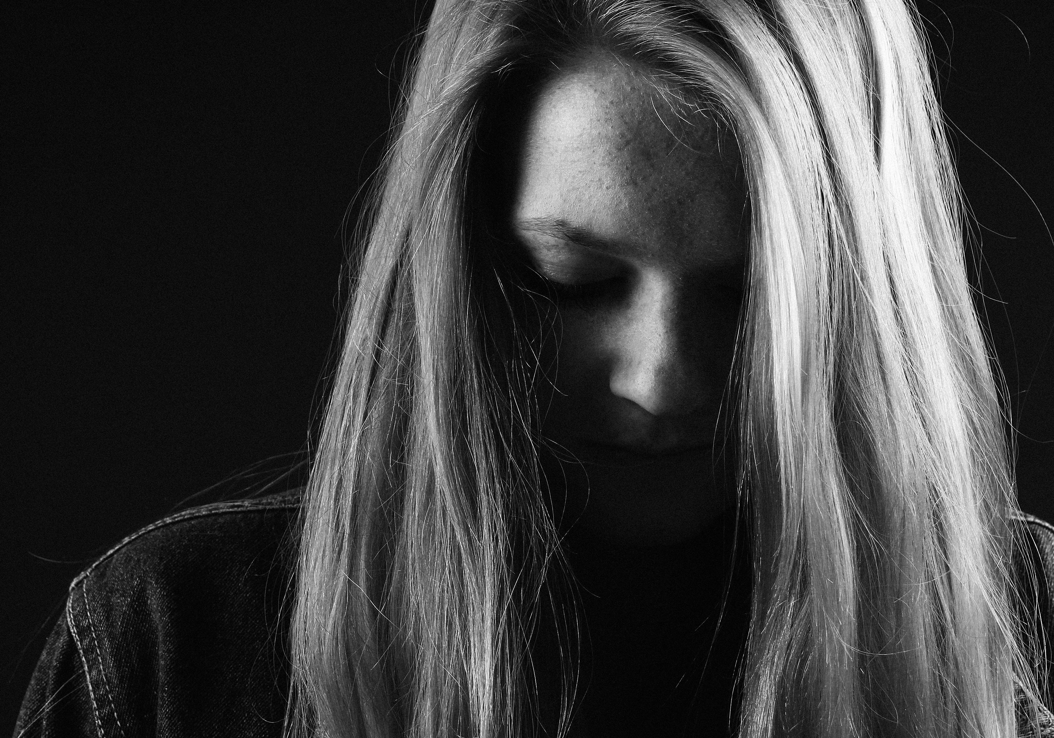 black-and-white-female-girl-46508